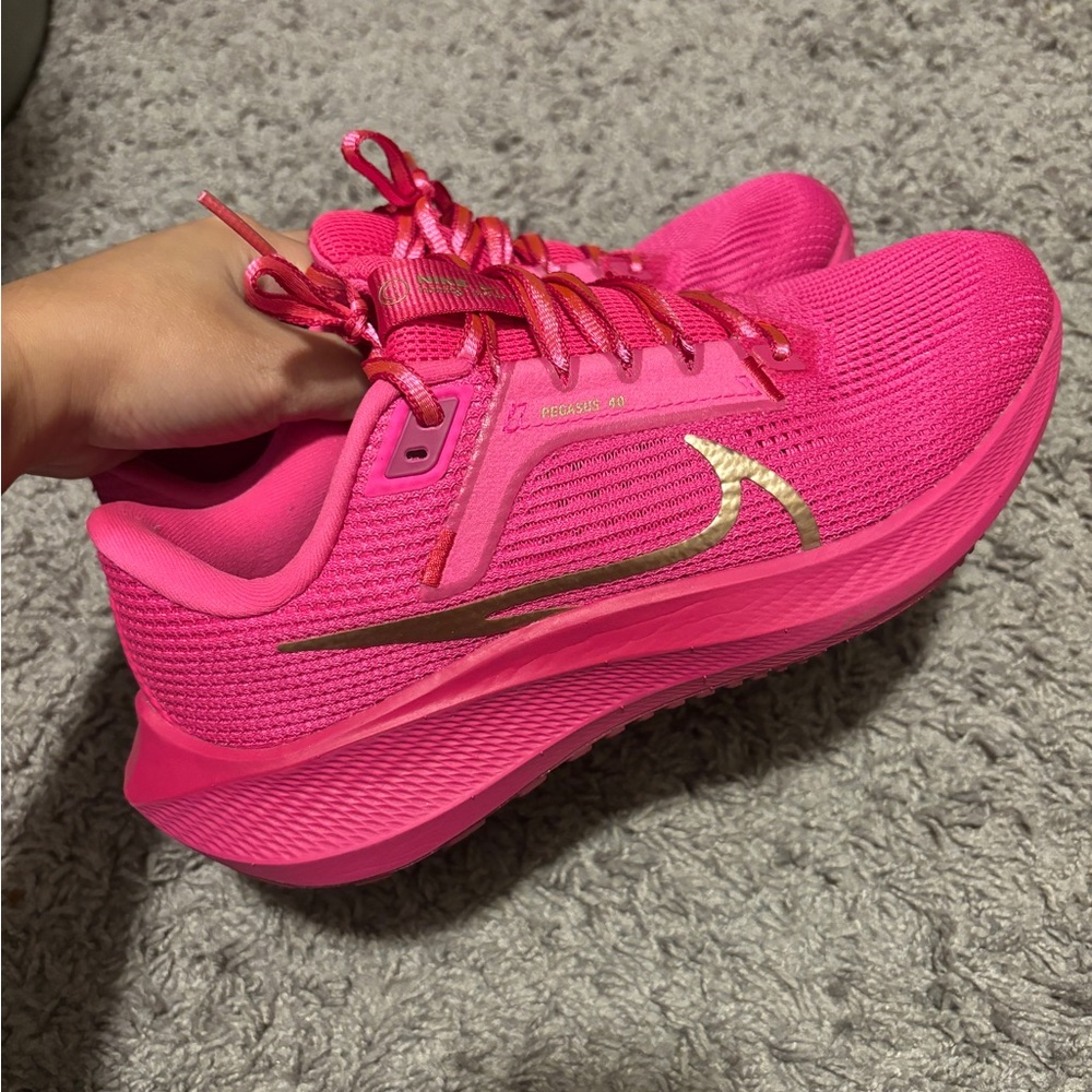 Nike Pegasus 40 size 6 women